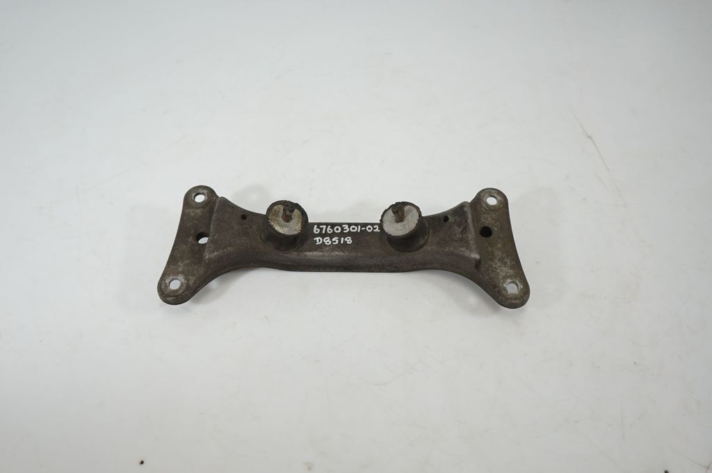 Gearbox mounting bracket