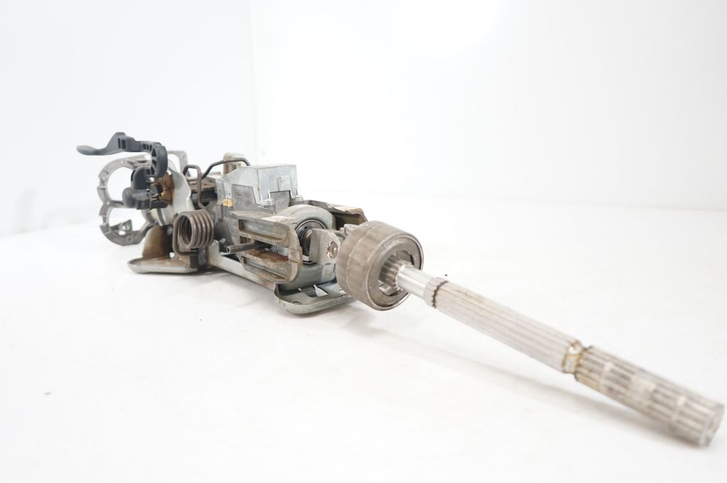 Steering wheel axle (7)