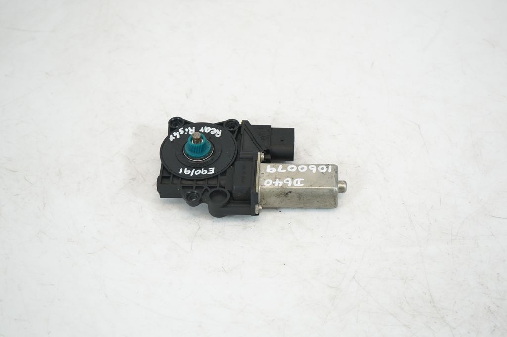 Rear door window regulator with motor (3)