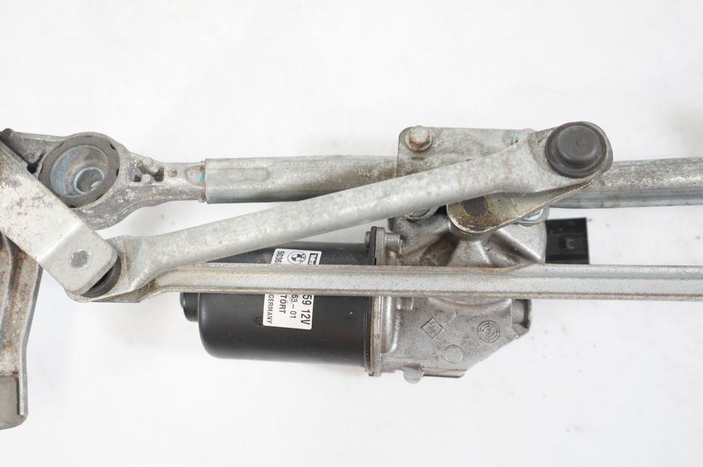 Front wiper linkage and motor (8)
