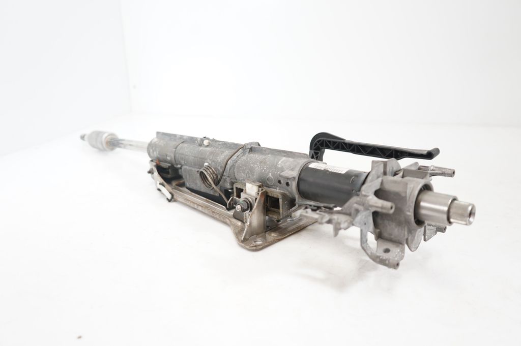 Steering wheel axle (7)