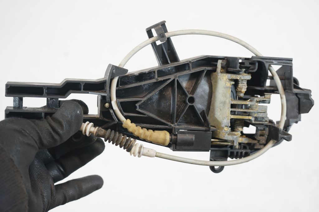 Rear door exterior handle/bracket (6)