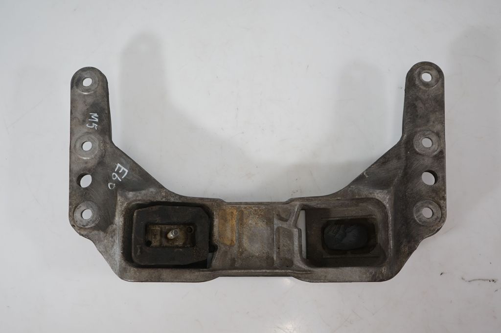 Gearbox mounting bracket (6)