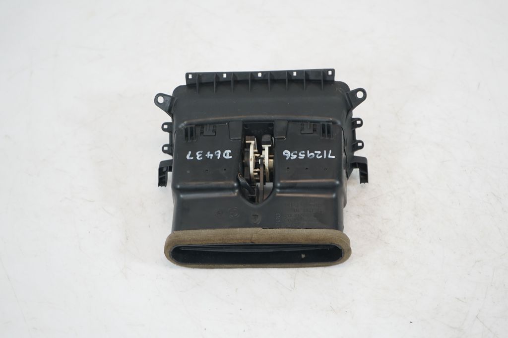 Rear air vent grill (5)