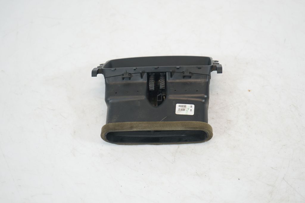 Rear air vent grill (3)