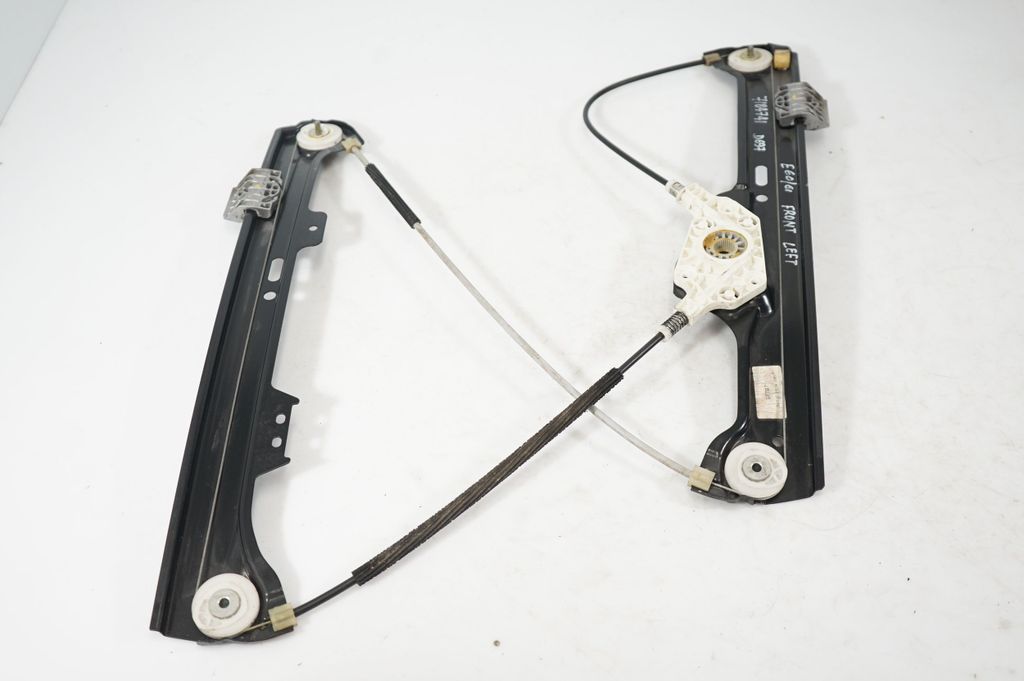 Front door window regulator with motor (2)