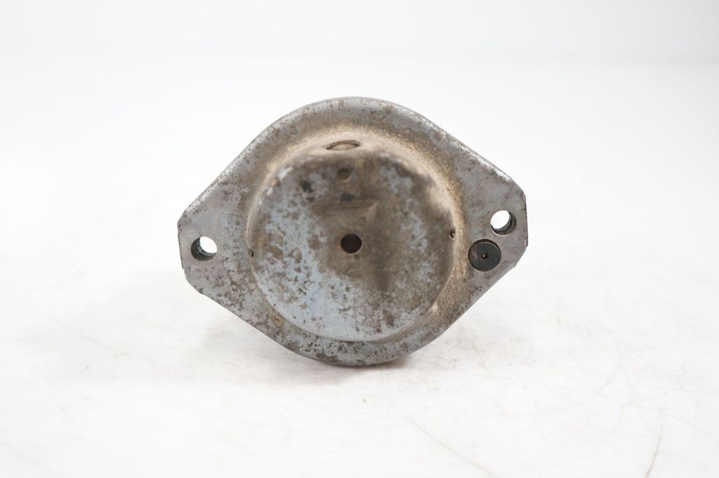 Engine mount bracket (6)