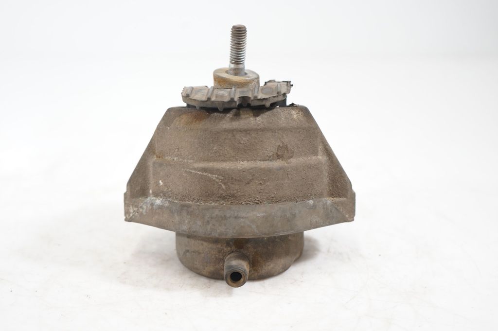 Engine mount bracket (5)