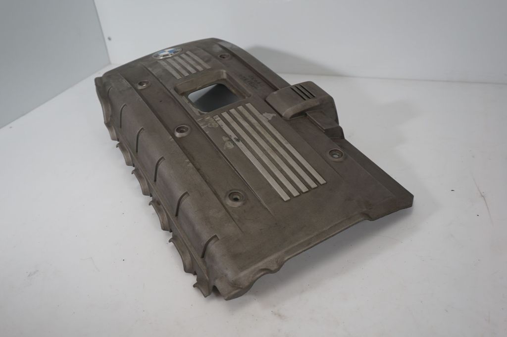 Engine cover (trim) (7)