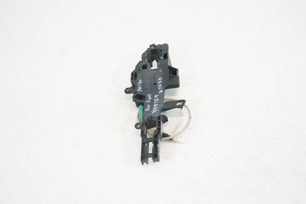 Rear door exterior handle/bracket (4)