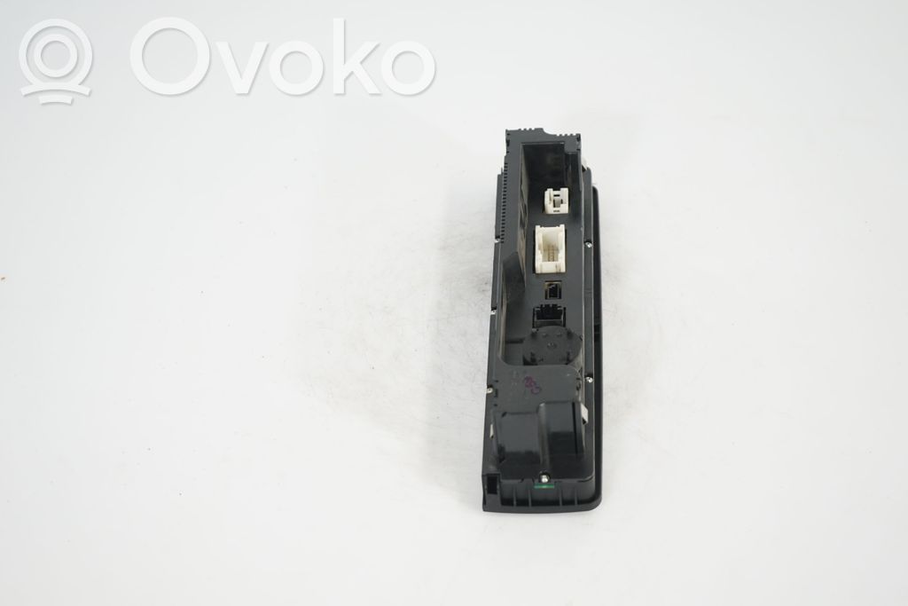 Climate control unit (5)