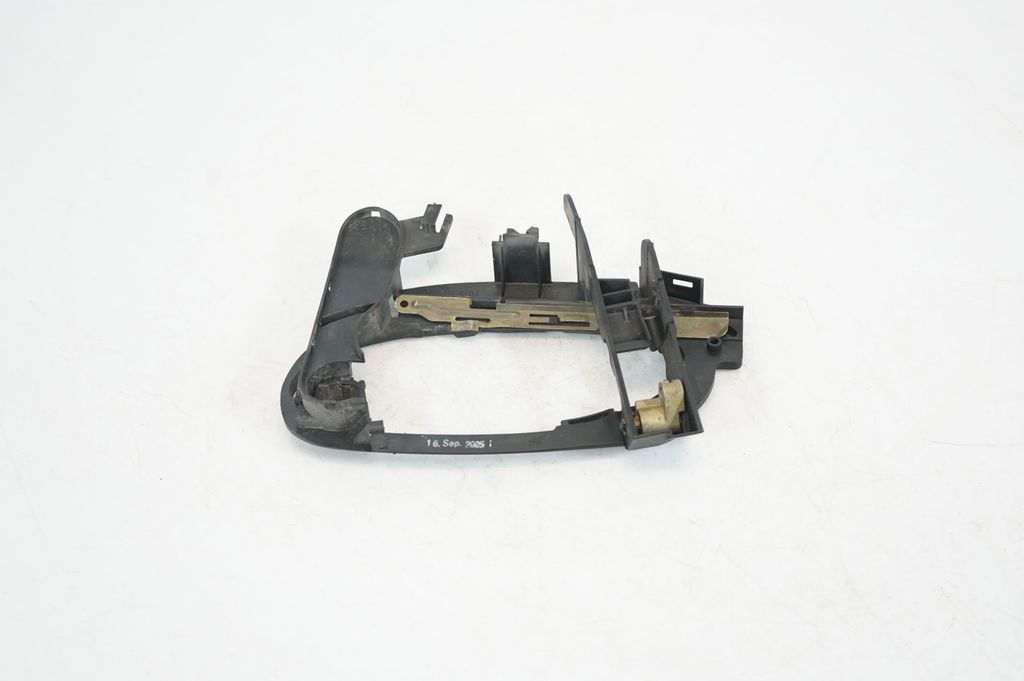 Front door exterior handle/bracket (5)