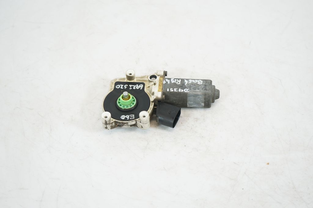 Rear door window regulator with motor (3)