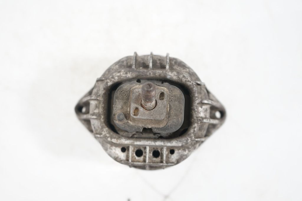 Engine mount bracket (7)