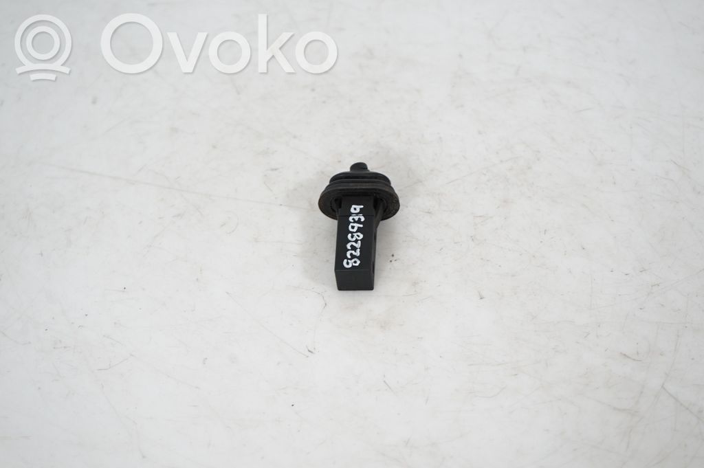 Fuel tank cap lock (4)