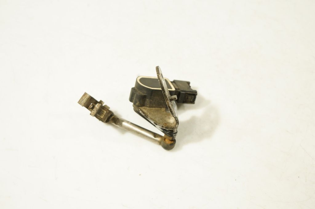 Headlight/headlamp level sensor (2)