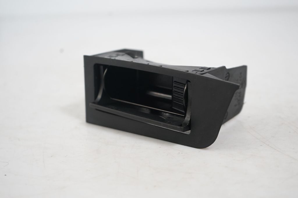 Rear door ashtray (7)