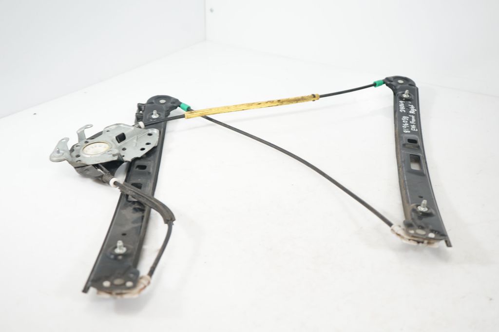 Front door window regulator with motor (7)