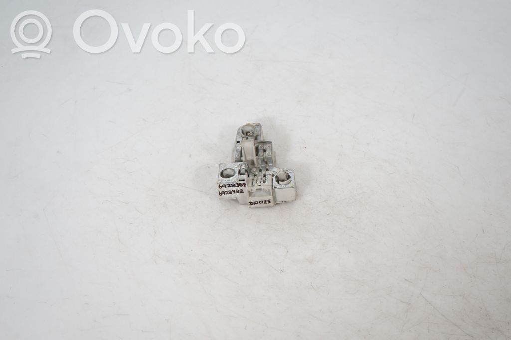 Tail light bulb cover holder (4)