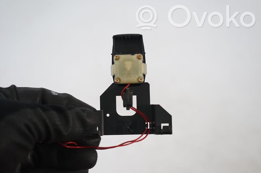 Steering wheel adjustment switch (8)