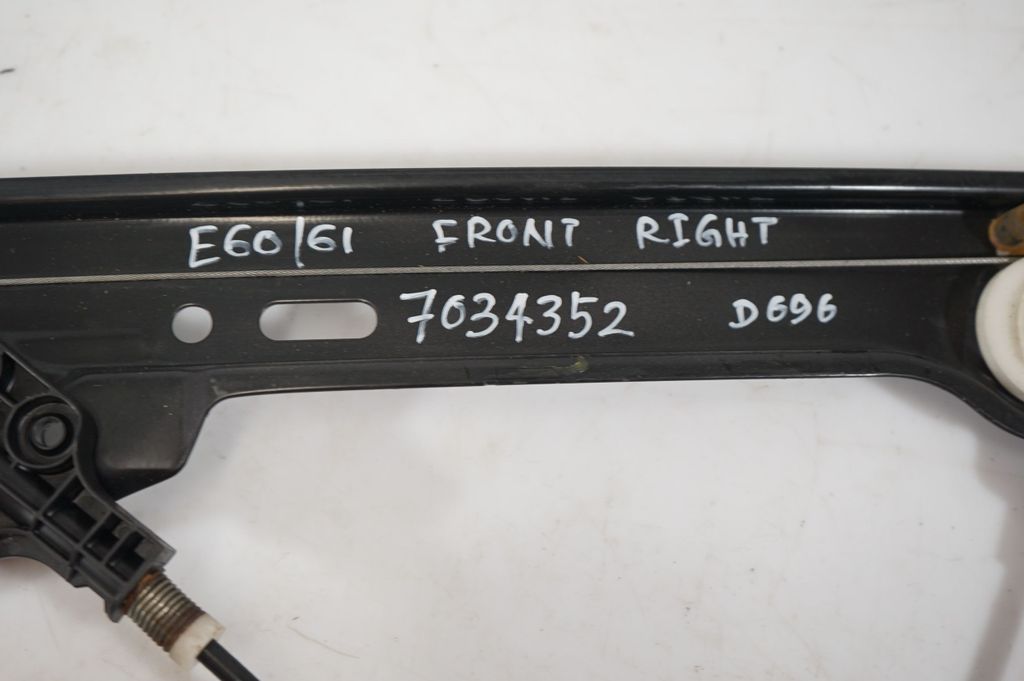 Front door window regulator with motor (9)