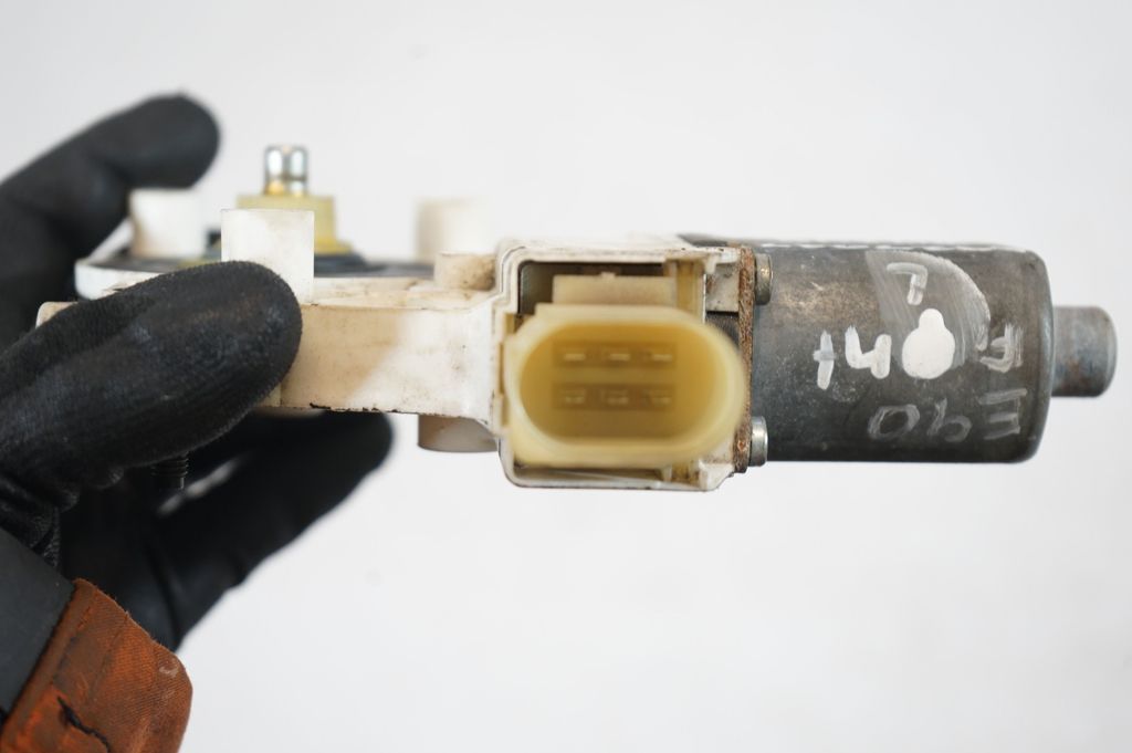 Front door window regulator with motor (6)