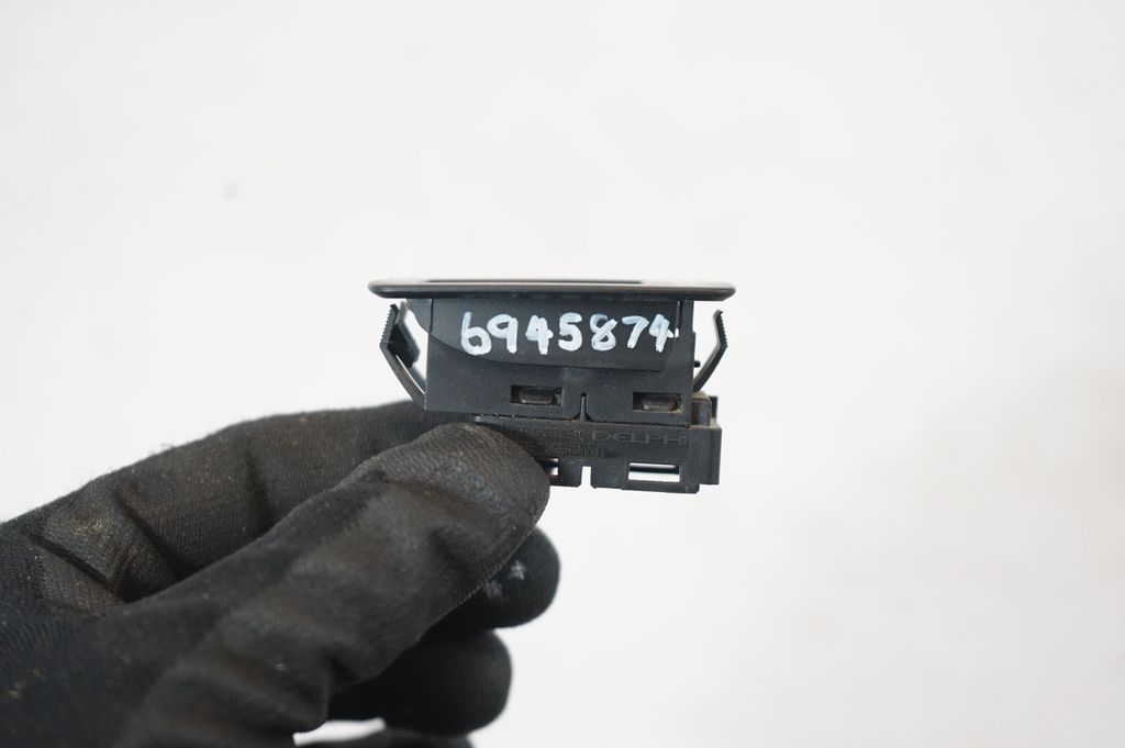 Electric window control switch (8)