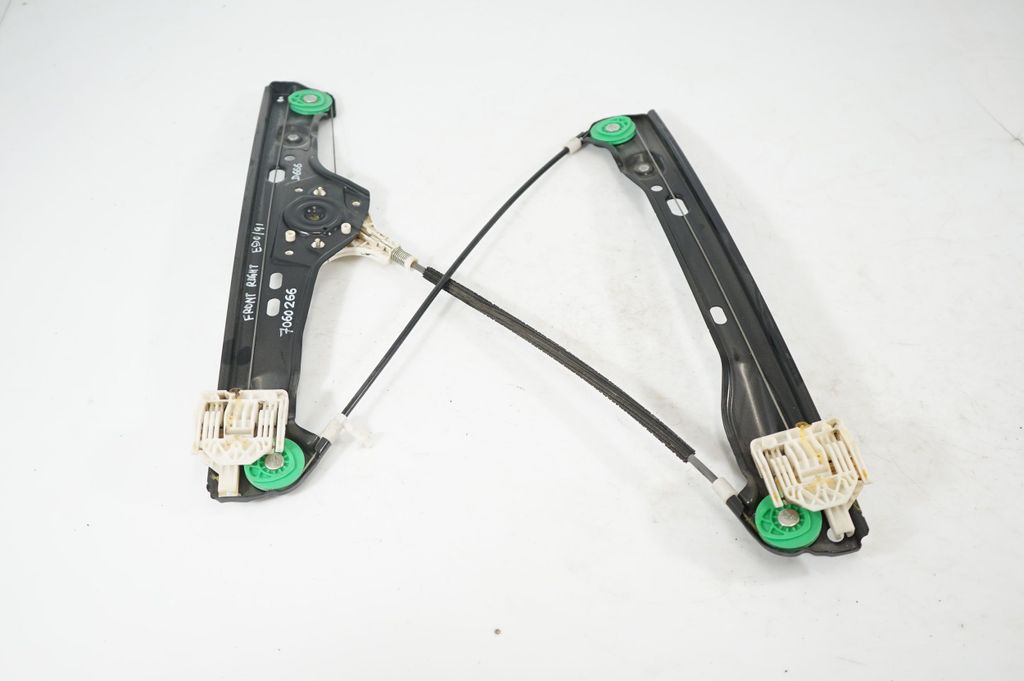 Front door window regulator with motor (4)