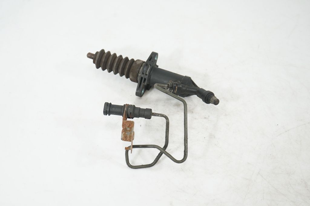 Clutch master cylinder (3)