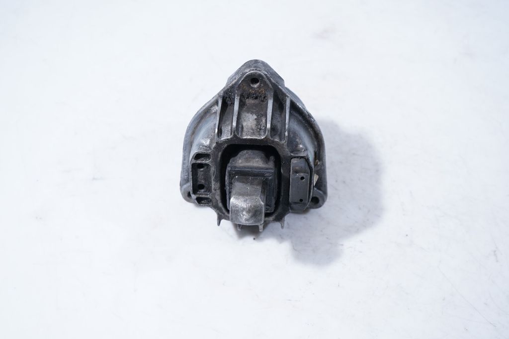 Engine mount bracket (6)