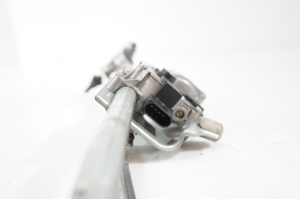 Front wiper linkage and motor (8)