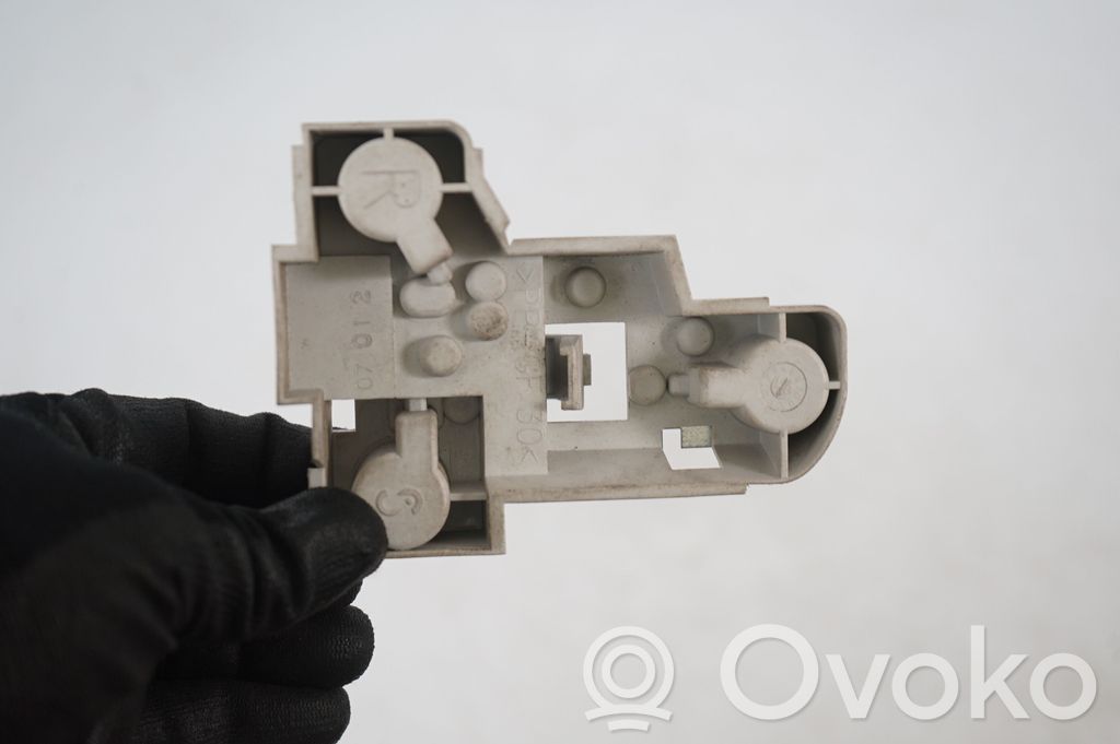 Tail light bulb cover holder (6)