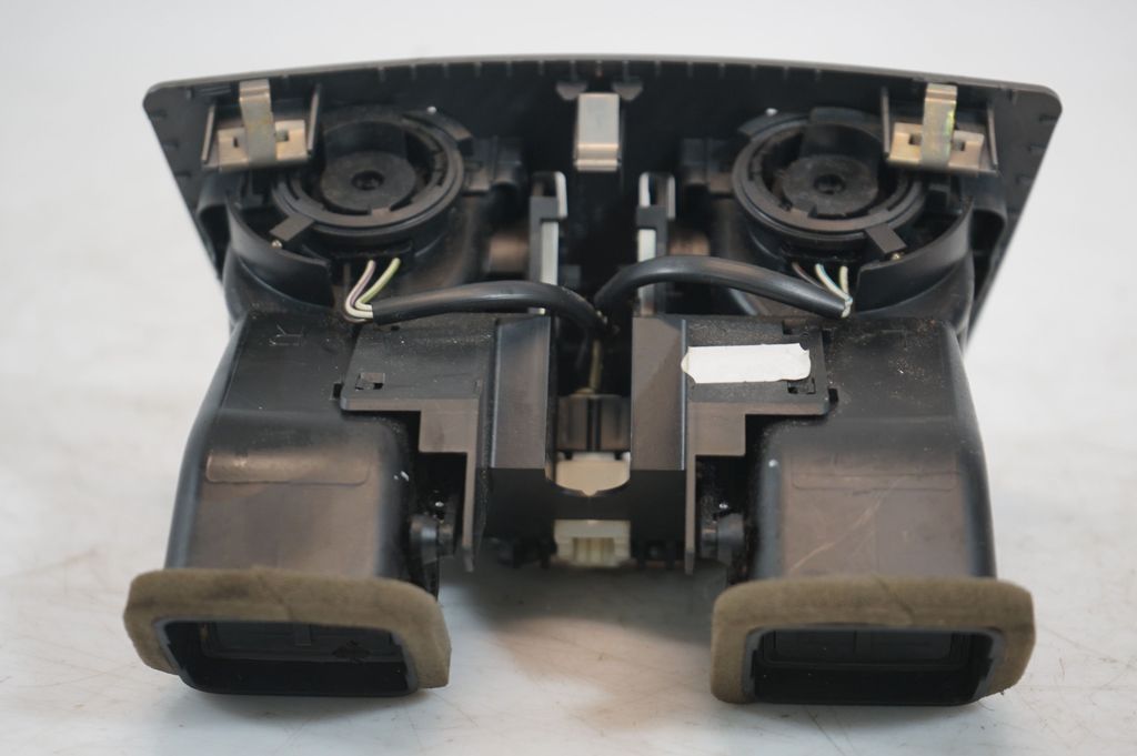 Rear air vent grill (7)