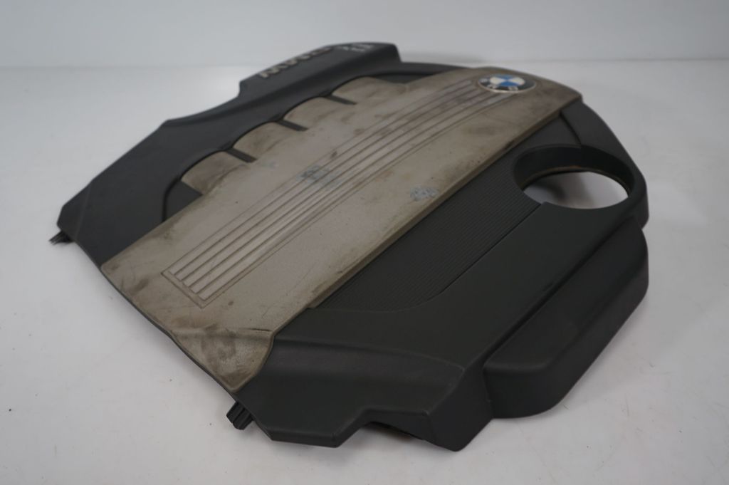 Engine cover (trim) (7)