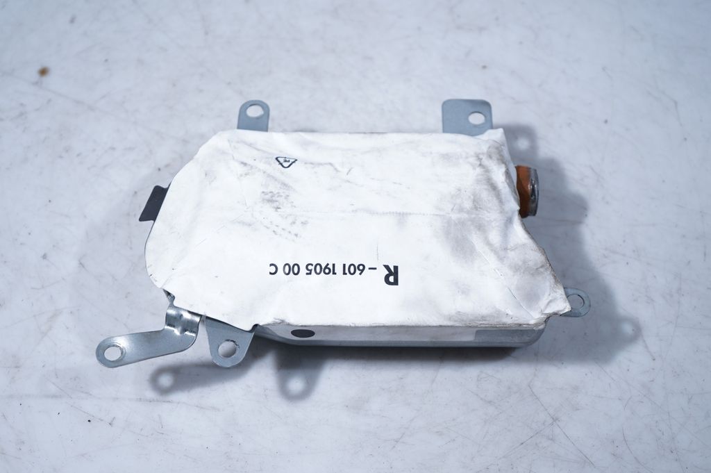 Front door airbag (6)