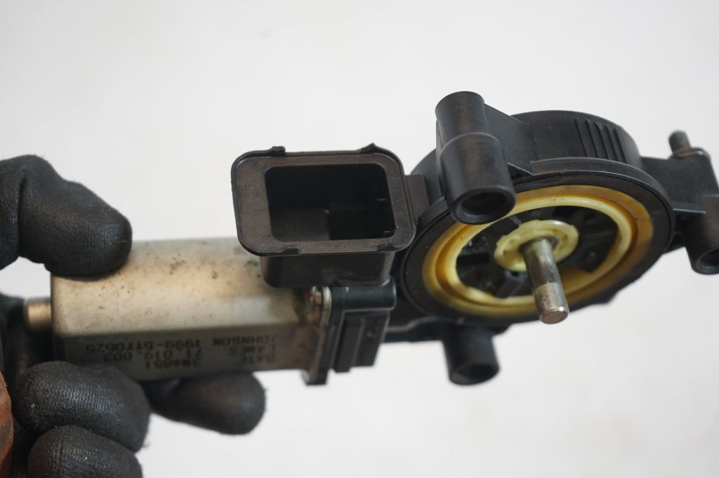 Front door window regulator with motor (7)