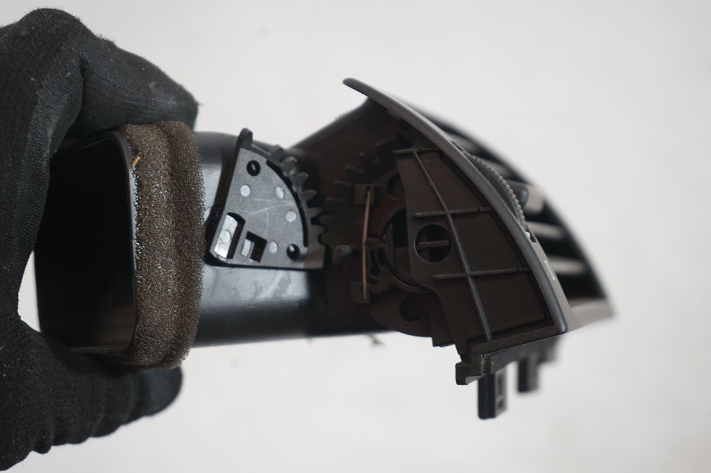 Dashboard side air vent grill/cover trim (6)