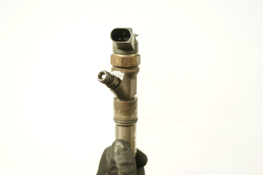 Fuel injector (6)