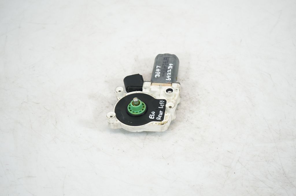 Rear door window regulator motor (4)