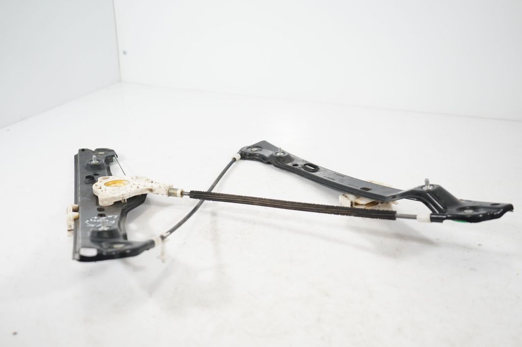 Front door window regulator with motor (6)