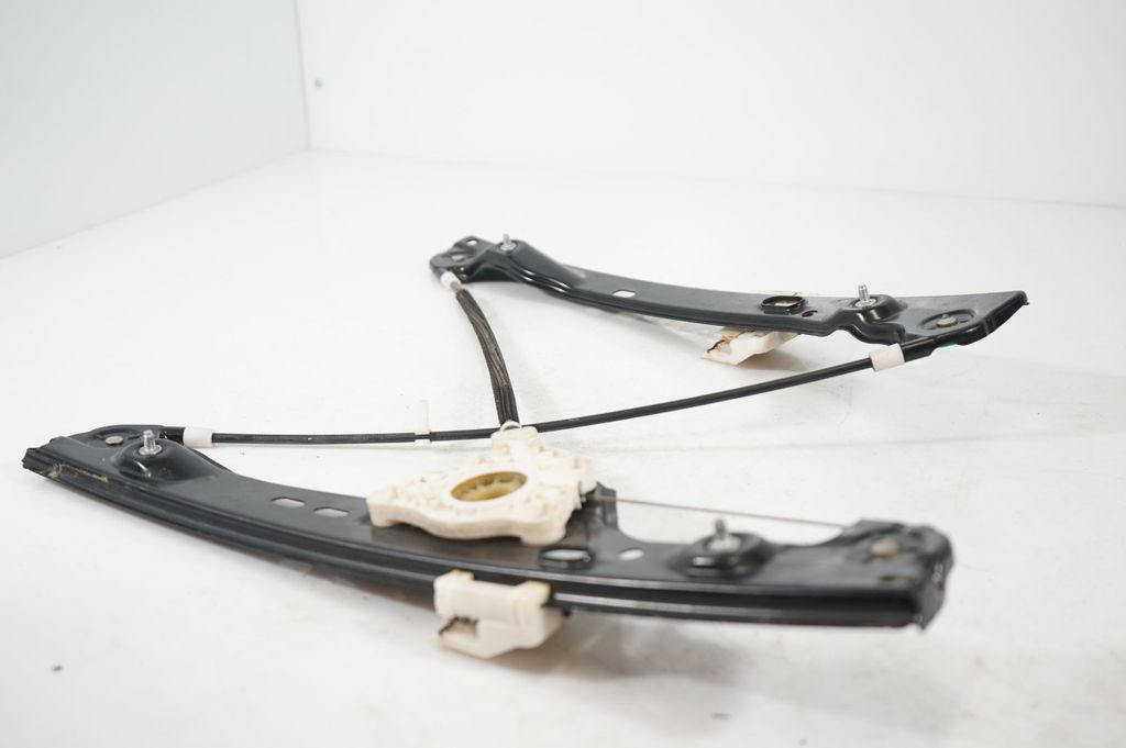 Front door window regulator with motor (6)