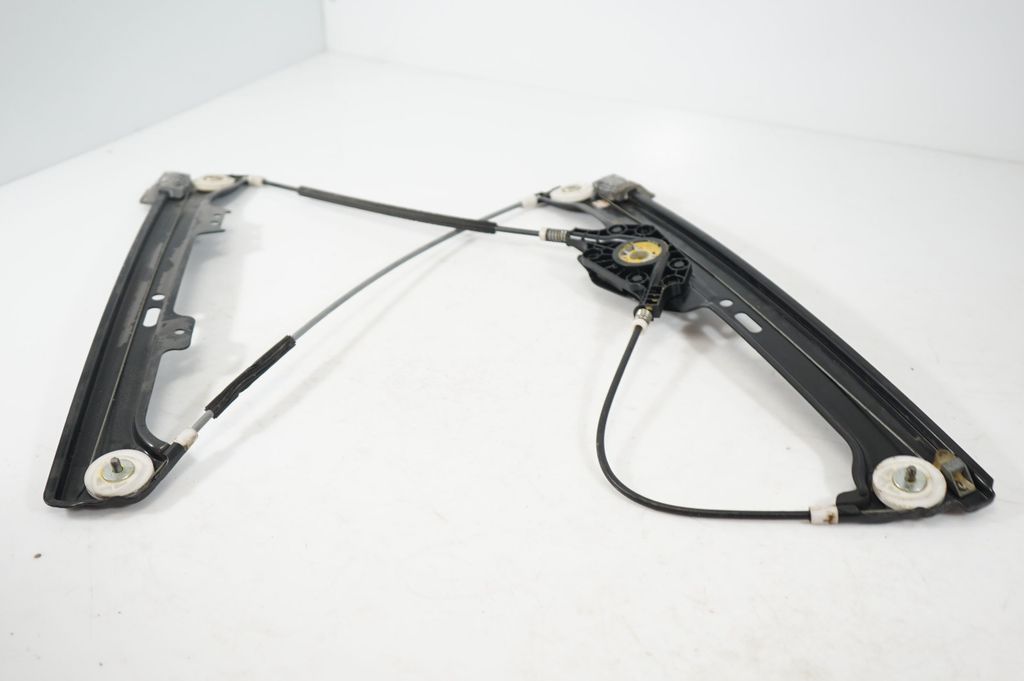 Front door window regulator with motor (6)