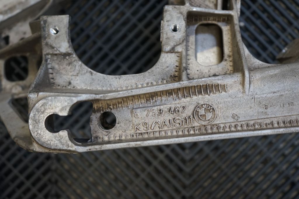 Front subframe (6)