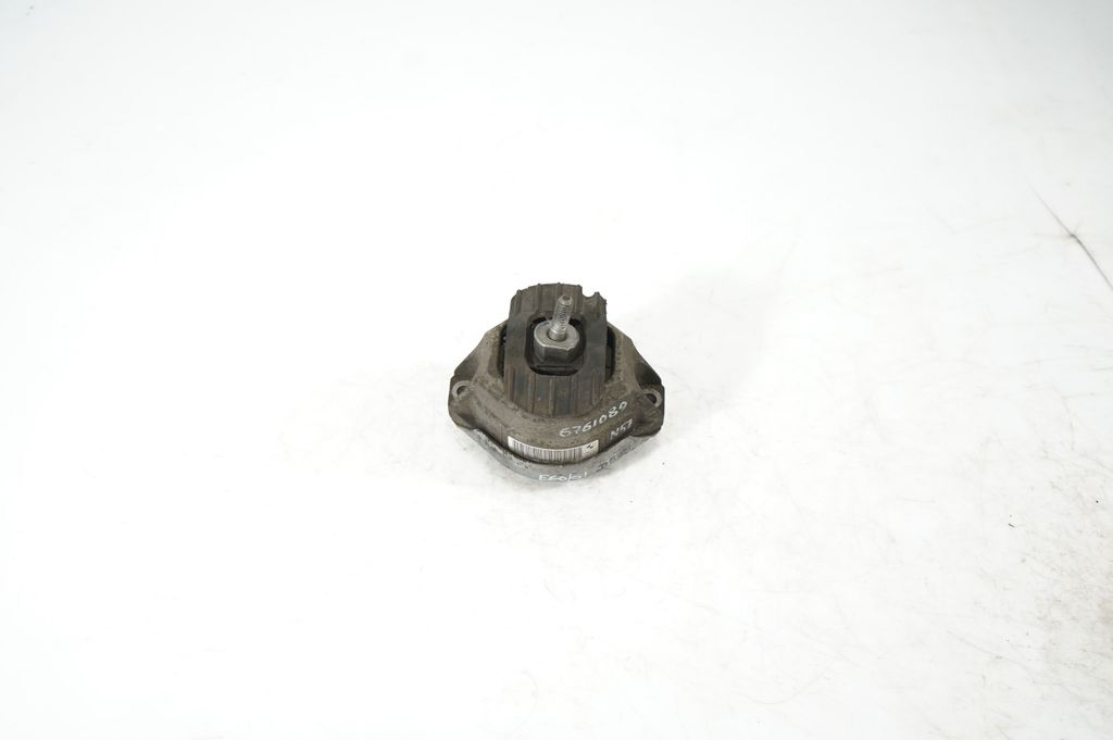 Engine mount bracket