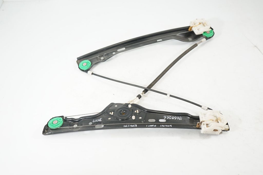 Front door window regulator with motor (3)