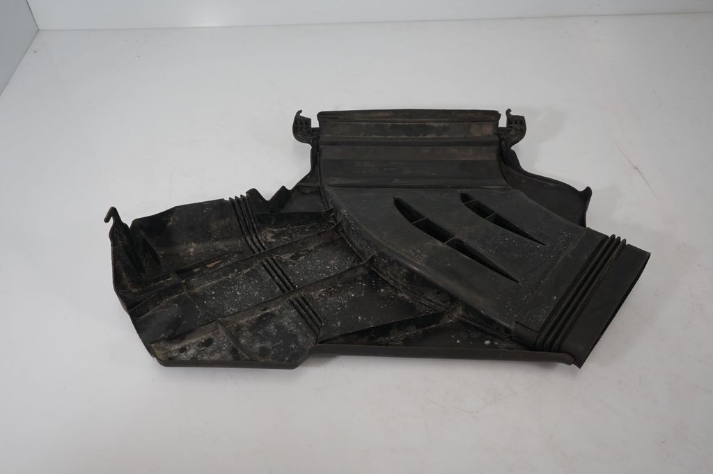 Engine cover (trim) (5)