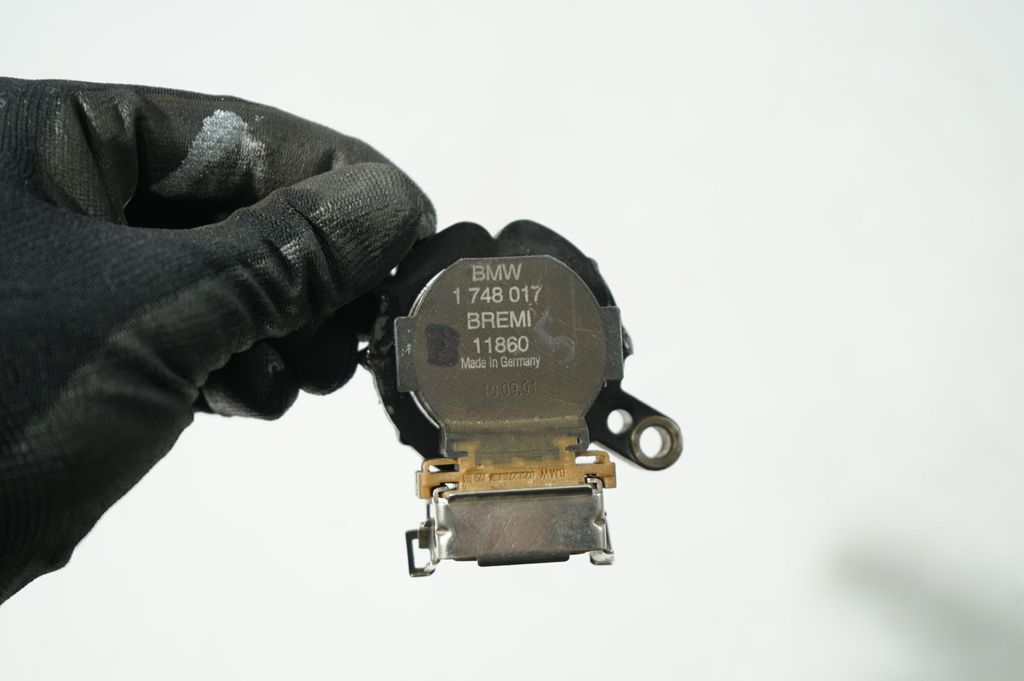 High voltage ignition coil (8)