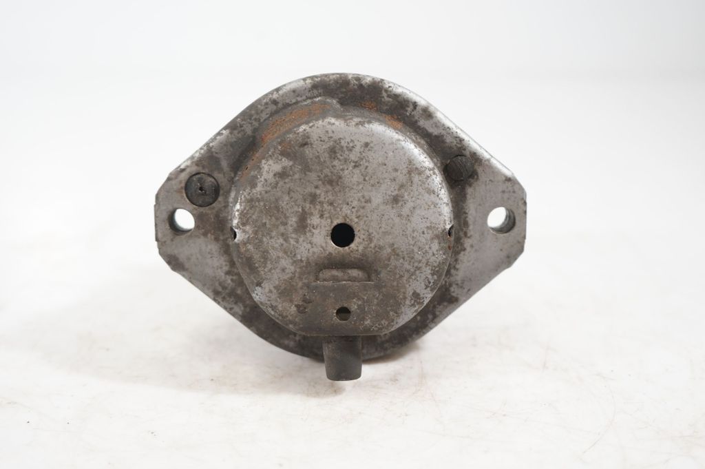 Engine mount bracket (6)