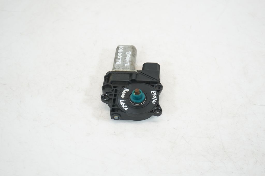 Rear door window regulator with motor (2)