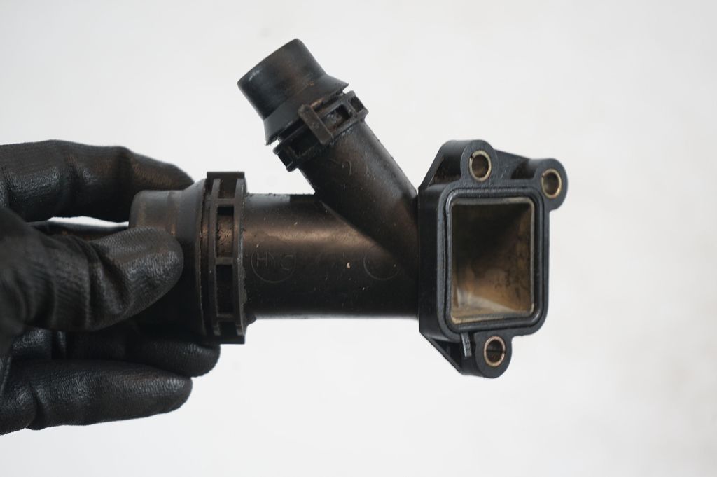 Engine coolant pipe/hose (6)